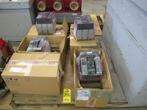 LOT (5) TO INCLUDE: (2) BREAKER, CIRCUIT TYPE, 800 FRAME AMP RATING, MASTERPACT NT 08N1 KIND, 3 POLE, 480 VOLT RATING. MICROLOGIC TRIP UNIT 5.0A 600A SENSOR PLUG, PART # NLI-NT08N1-SR, (3) BREAKER, CIRCUIT TYPE, 800 FRAME AMP RATING, MASTERPACT NT 08N1 KIND, 3 POLE, 480 VOLT RATING. MICROLOGIC TRIP UNIT 5.0A 400A SENSOR PLUG, PART # NLI-NT08N1-SR (W-44) LOADING & HANDLING FEE $15-
